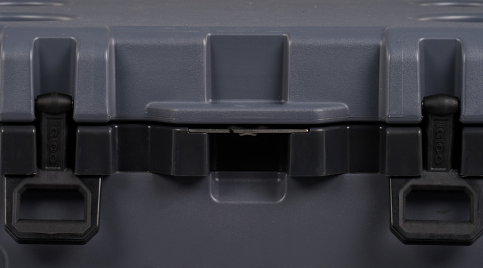 Igloo Trailmate 52 QT Carbonite Roller Cooler detail