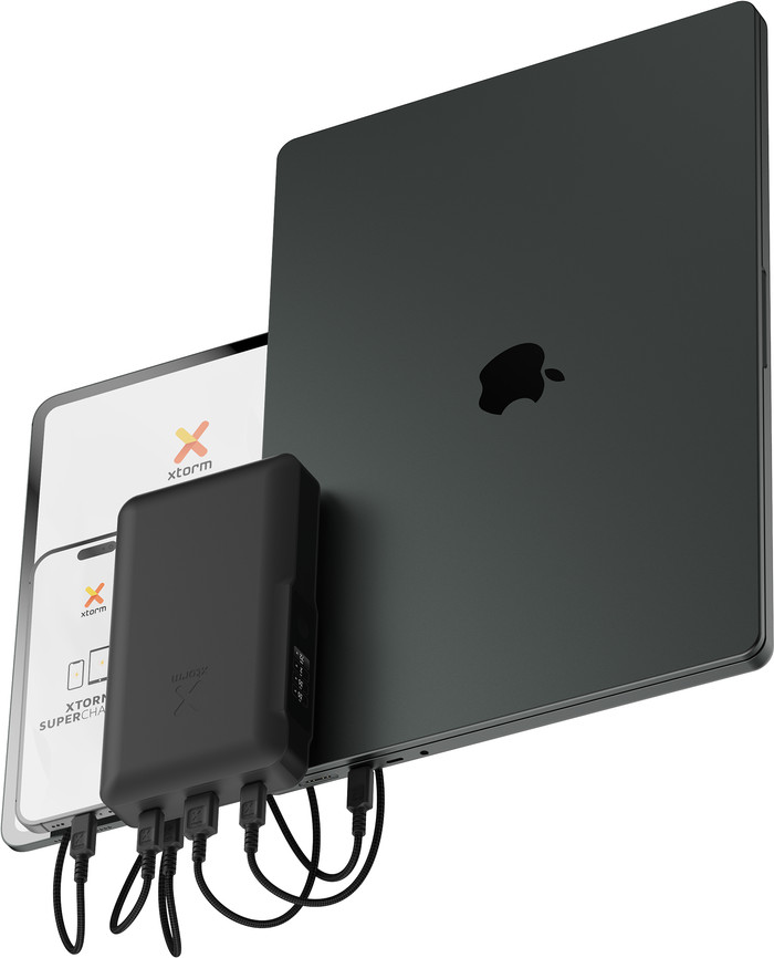 Xtorm NextGen 70W Powerbank 45.000mAh Zwart product in gebruik