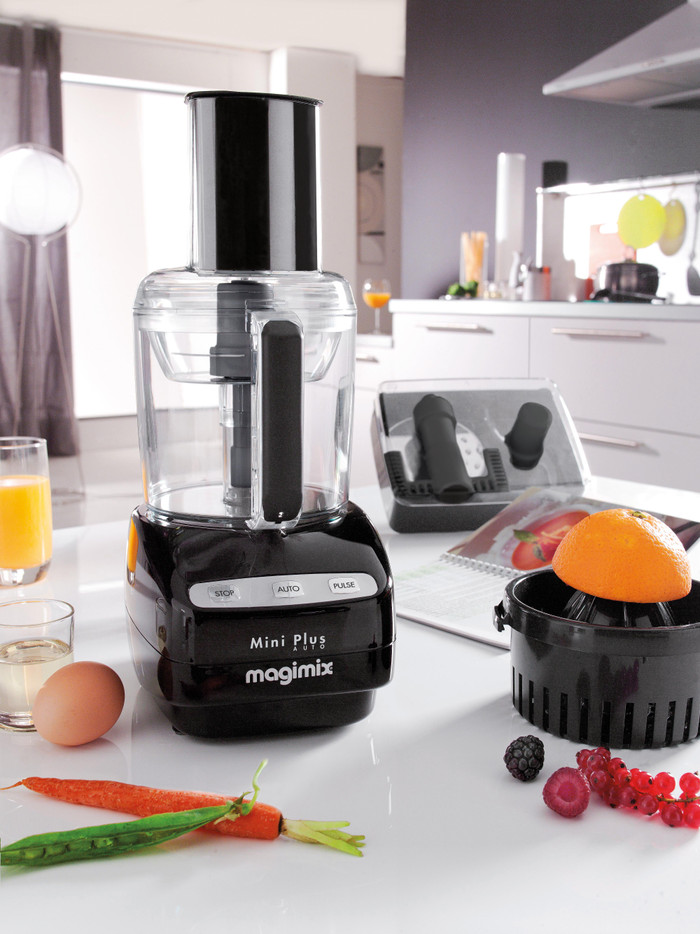 Magimix Le Mini Plus Black product in use