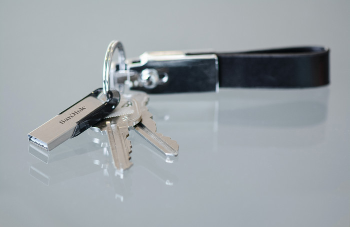 SanDisk Cruzer Ultra Flair 64GB product in gebruik