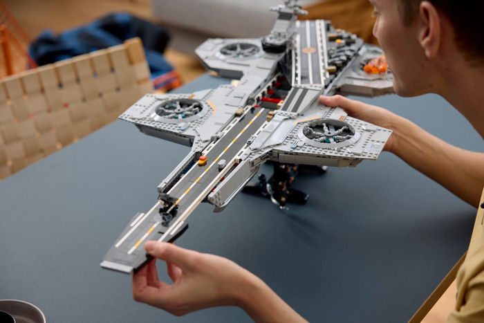 LEGO Marvel S.H.I.E.L.D. Helicarrier 76354 product in gebruik