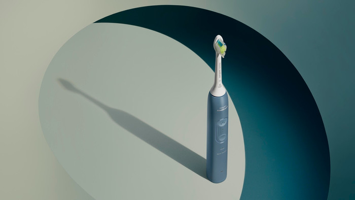 Philips Sonicare 4100 Series HX4041/48 Marineblauw product in gebruik