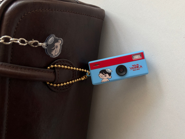 Yashica Funtastic Keychain Camera Boy Adventure product in gebruik