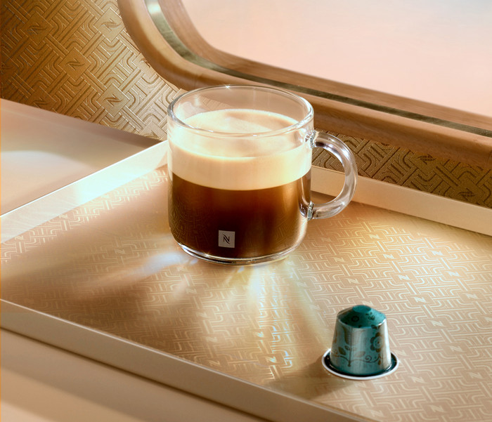 Nespresso De'Longhi Essenza Mini EN85.BKMT product in gebruik