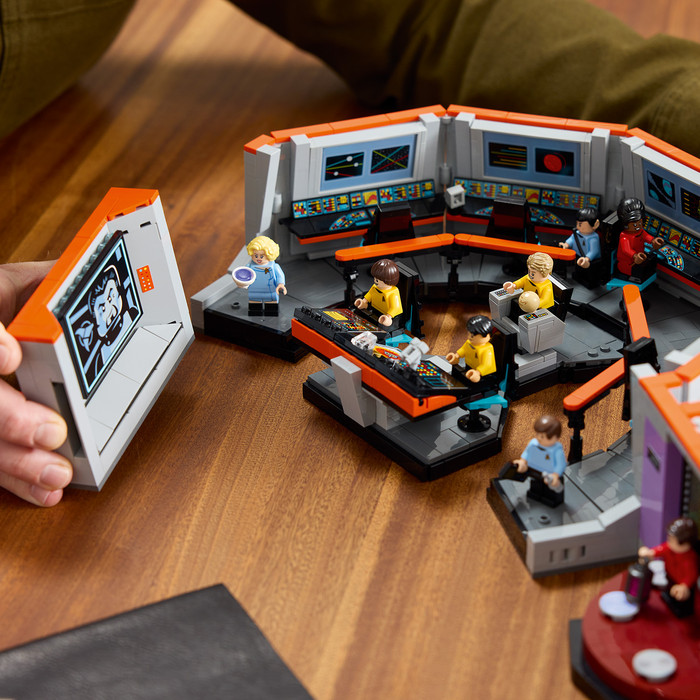 LEGO Icons Star Trek: U.S.S. Enterprise NCC-1701 Brug 11385 detail