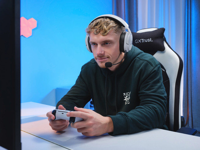 Trust GXT 499W Forta Draadloze Gaming Headset PS4/PS5 Wit product in gebruik