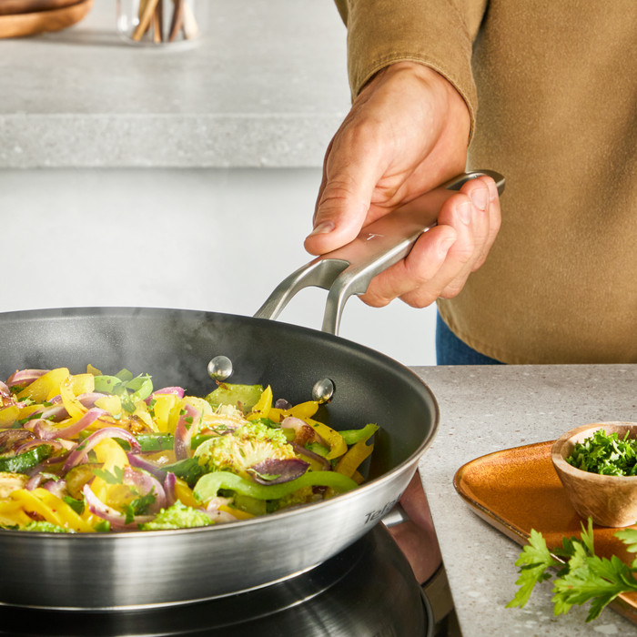 Tefal Extreme keramische koekenpan 28 cm product in gebruik