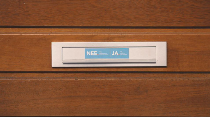 Coolblue MiniMagazijn-deursticker product in gebruik