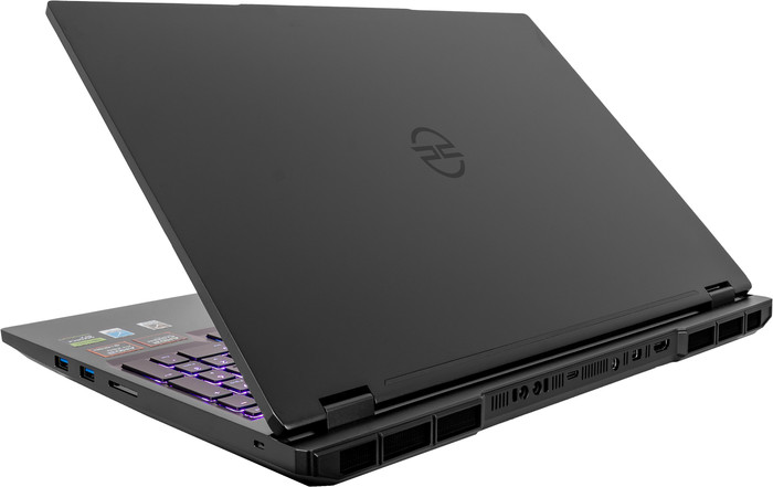 PCSpecialist Recoil 16 AMD 5070 Ti achterkant