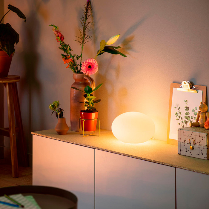 Philips Hue Flourish Tafellamp product in gebruik