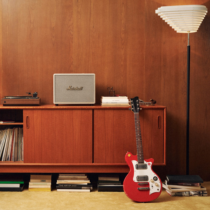Marshall Woburn III speaker BT cream product in gebruik