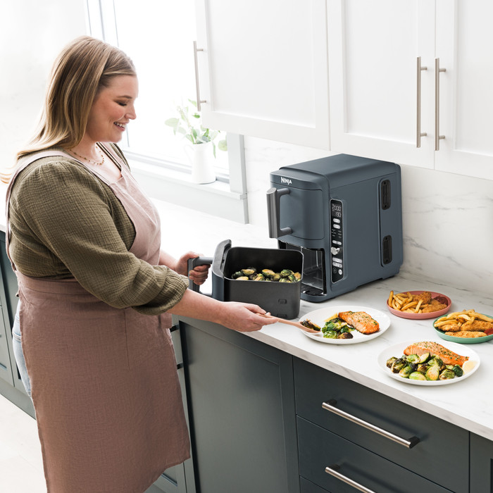 Ninja Double Stack XL Airfryer Blauw product in gebruik