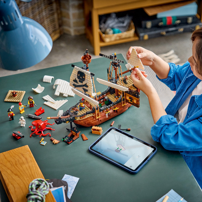 LEGO Creator 3-in-1 Klassiek Piratenschip 31387 product in gebruik