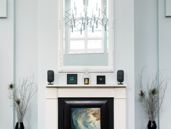 Bowers & Wilkins M1 Zwart (per stuk) product in gebruik