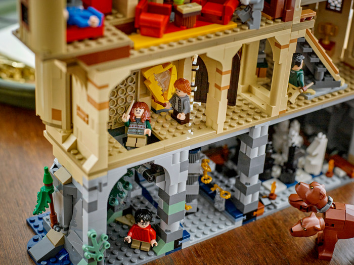 LEGO Harry Potter Kasteel Zweinstein: de Hoofdtoren 76454 product in gebruik