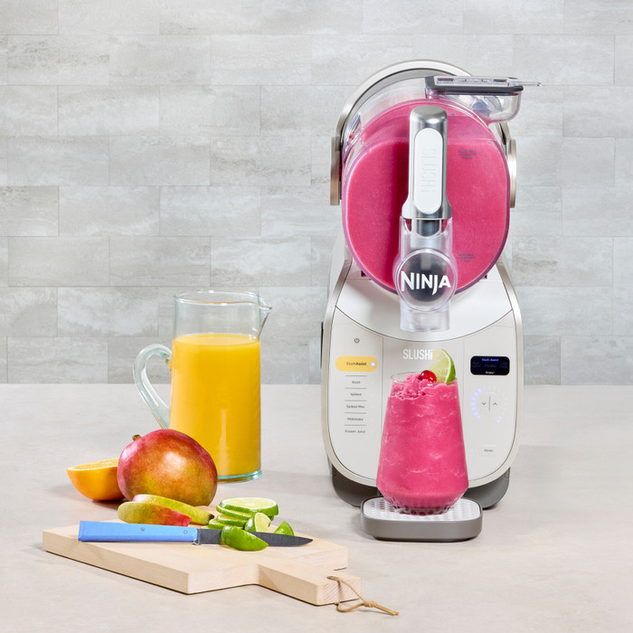 Ninja SLUSHi XL IJsmachine Mocca FS601EUBR product in gebruik
