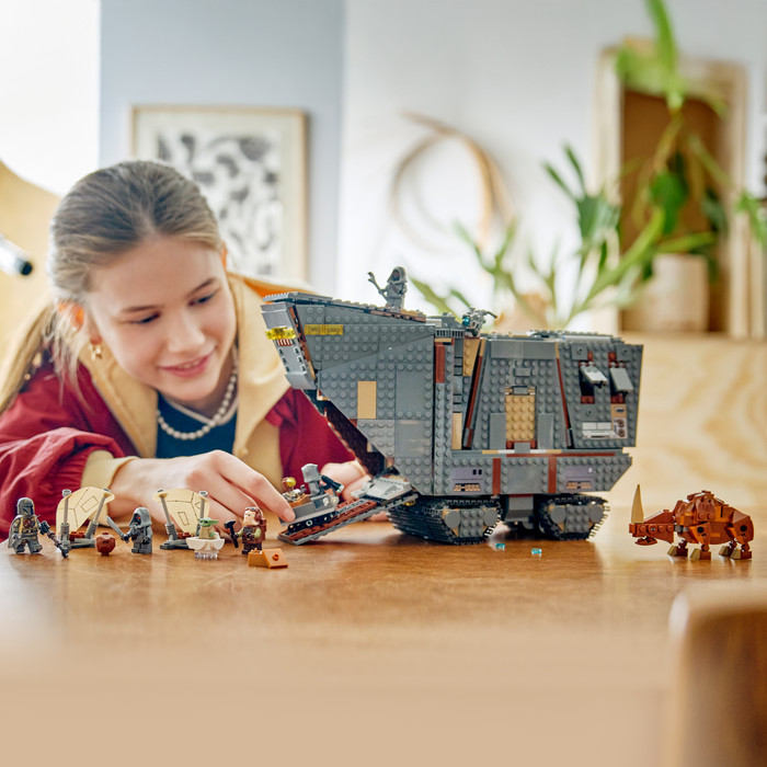 LEGO Star Wars Offworld Sandcrawler en Mudhorn 75453 product in gebruik