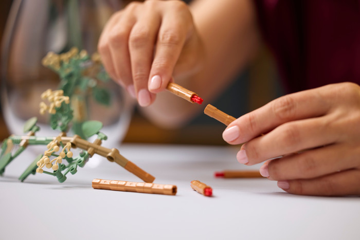 LEGO Botanicals Boeket met Zonnebloemen 11502 product in gebruik