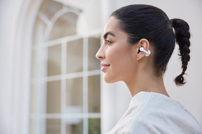 Shokz OpenDots 2 Wit product in gebruik