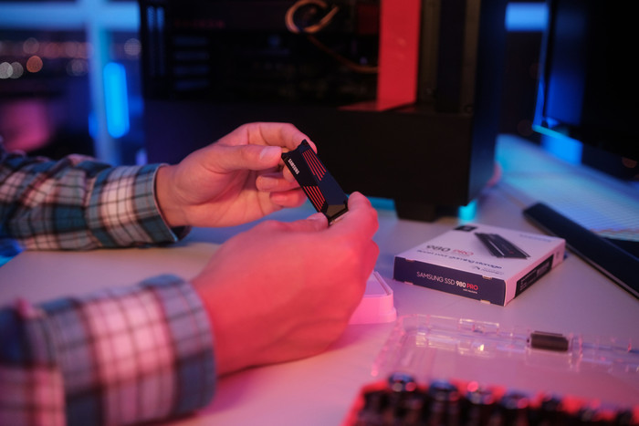 Samsung 990 Pro 2TB Heatsink NVMe SSD product in gebruik