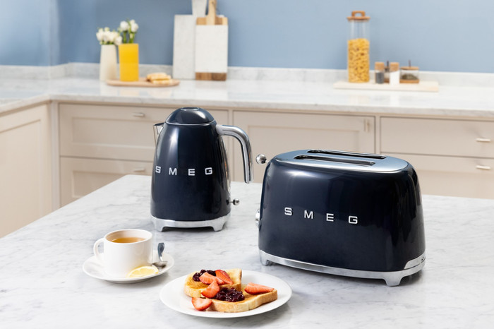 SMEG KLF03NBEU Navy Blue product in gebruik