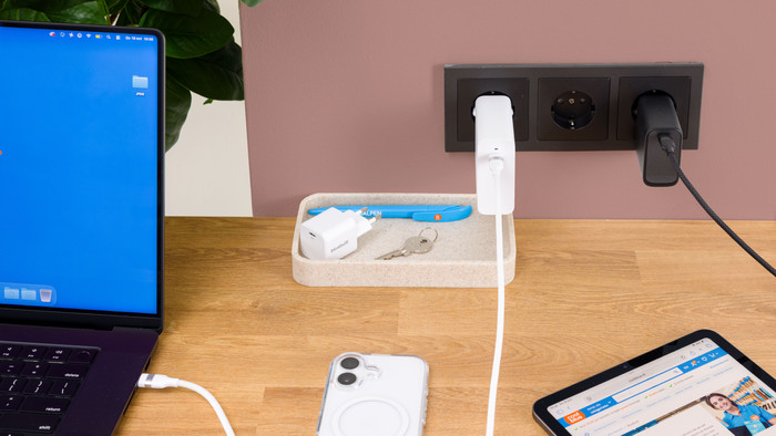 BlueBuilt 100W GaN Usb C Oplader Zwart product in gebruik