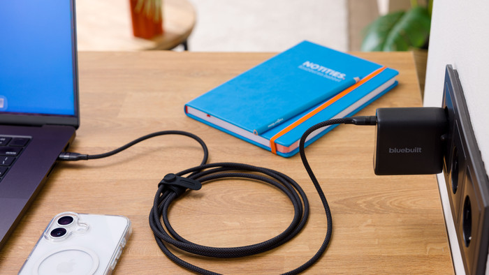 BlueBuilt 100W GaN Usb C Oplader Zwart product in gebruik