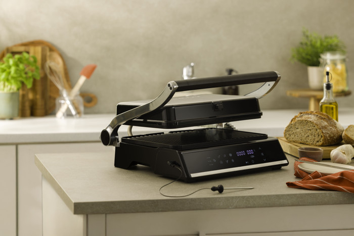 Pierre Contact Grill PCG7000 Pro product in use