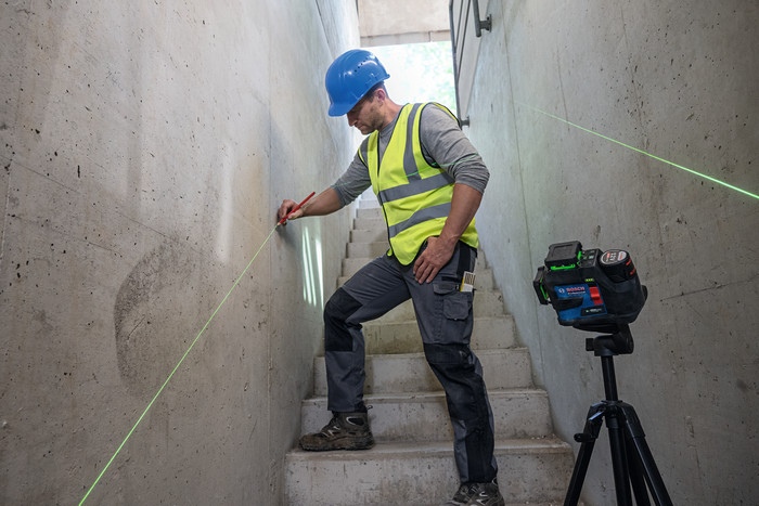 Bosch Professional GLL 12V-100-33 CG product in gebruik