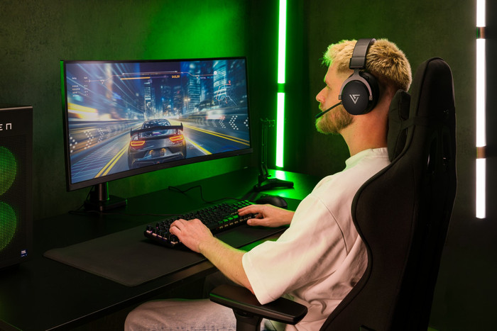 Vortech Pro 34 inches Quad HD Curved product in use