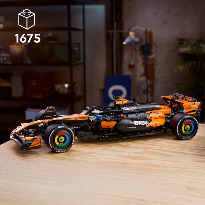 LEGO Technic McLaren MCL39 F1 auto 42228 product in gebruik