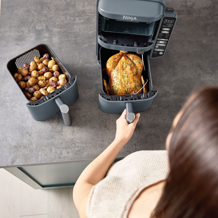 Ninja Double Stack XL Airfryer Blauw product in gebruik