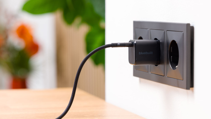 BlueBuilt 65W GaN Usb C Oplader Zwart + Usb C Kabel 240W 2m Nylon Zwart product in gebruik