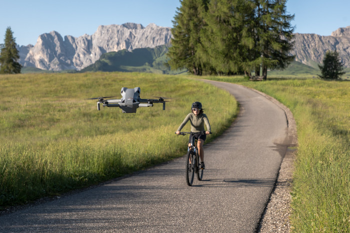 DJI Mini 5 Pro Fly More Combo Plus + Smart Controller product in gebruik