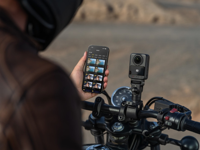 DJI Osmo 360 II Limitless Riding Combo product in gebruik