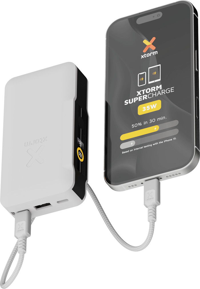 Xtorm NextGen 35W Powerbank 10.000 mAh Wit product in gebruik