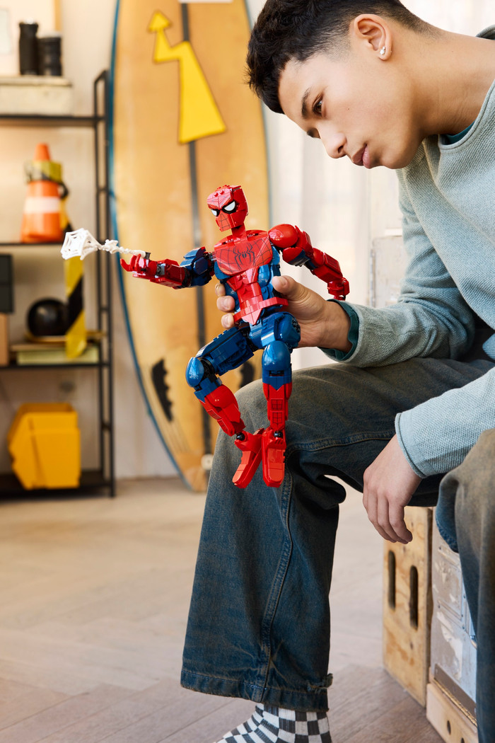 LEGO Marvel Spider-Man Heldenfiguur 76346 product in gebruik