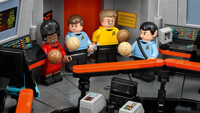 LEGO Icons Star Trek: U.S.S. Enterprise NCC-1701 Brug 11385 detail