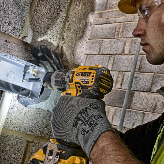 DeWalt DCD796D2-QW product in gebruik