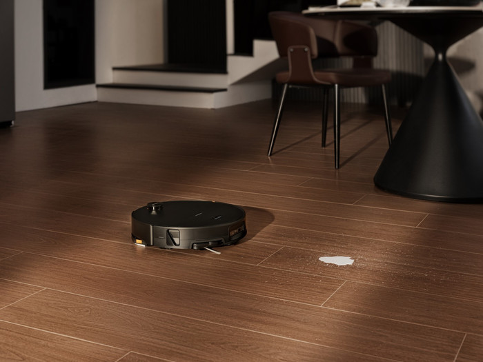 Roborock Saros 20 Sonic Complete Black product in gebruik