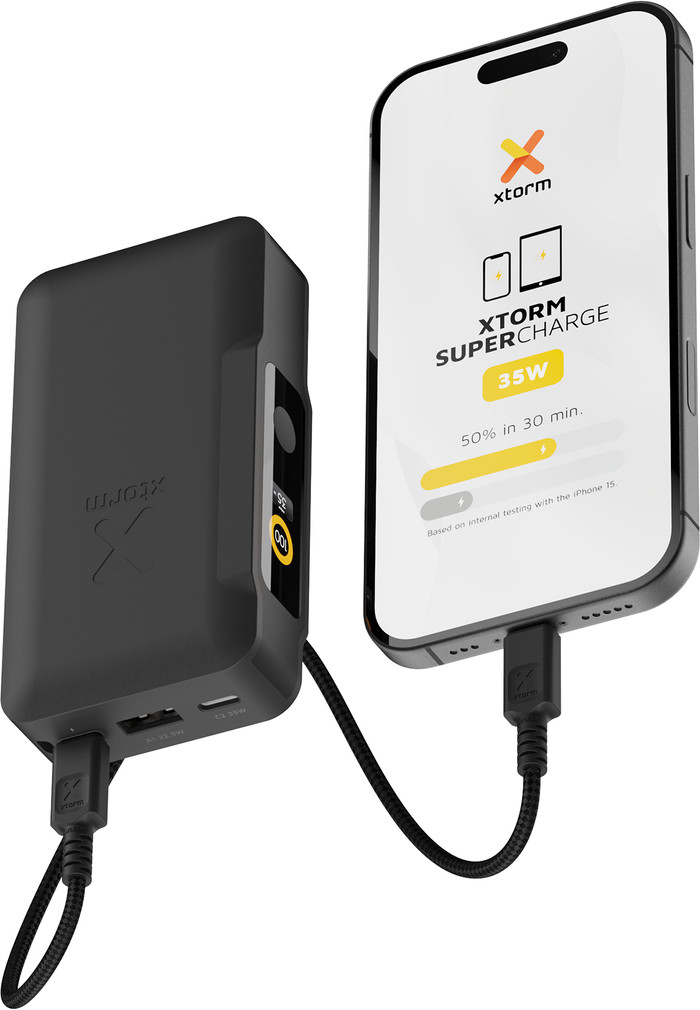 Xtorm NextGen 35W Powerbank 10.000 mAh Zwart product in gebruik