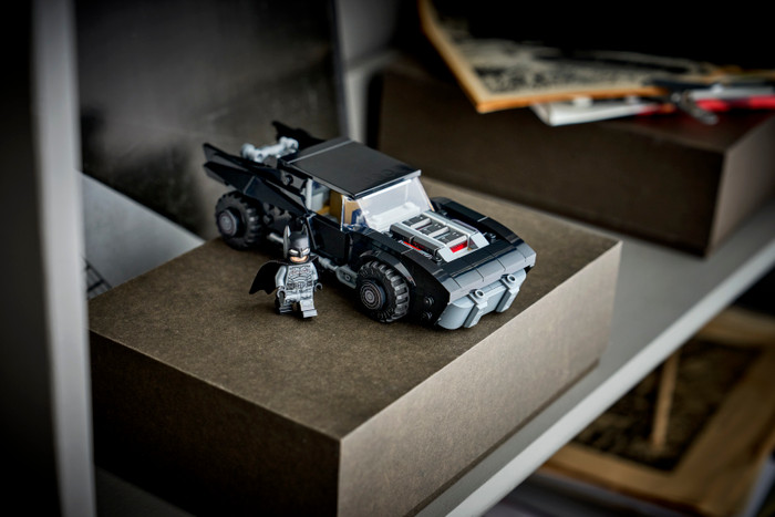 LEGO DC The Batman Batmobile 76332 product in gebruik