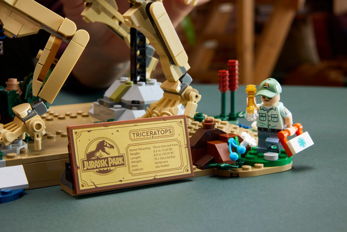 LEGO Jurassic World Dinosaurusfossielen: Triceratops 77985 product in gebruik