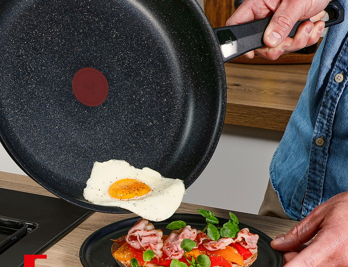 Tefal Ceramic Control Grey wokpan 28 cm product in gebruik