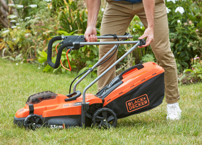 BLACK+DECKER BCMW3318N (zonder accu) detail