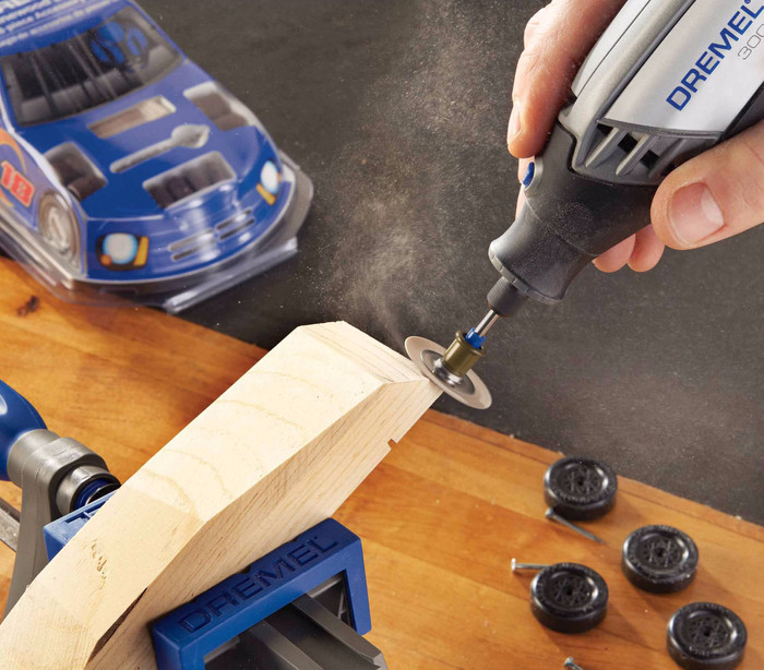 Dremel 3000 + 25-piece accessory set product in use