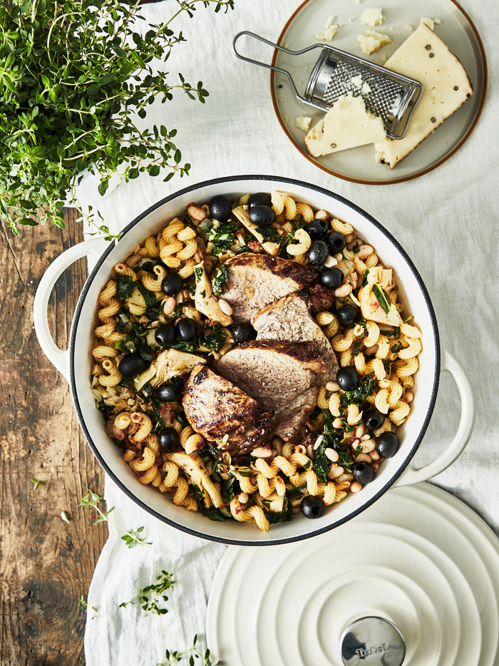 Tefal LOV Low Dutch Oven 28cm Beige product in use