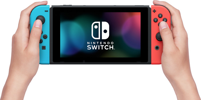 Nintendo Switch Joy-Con set Rood/Blauw + Nintendo Switch Joy-Con Charge Grip product in gebruik