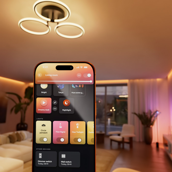 Philips Hue Bedrade Wandschakelaarmodule voor Niet Slimme Lampen 2 Kanalen product in gebruik