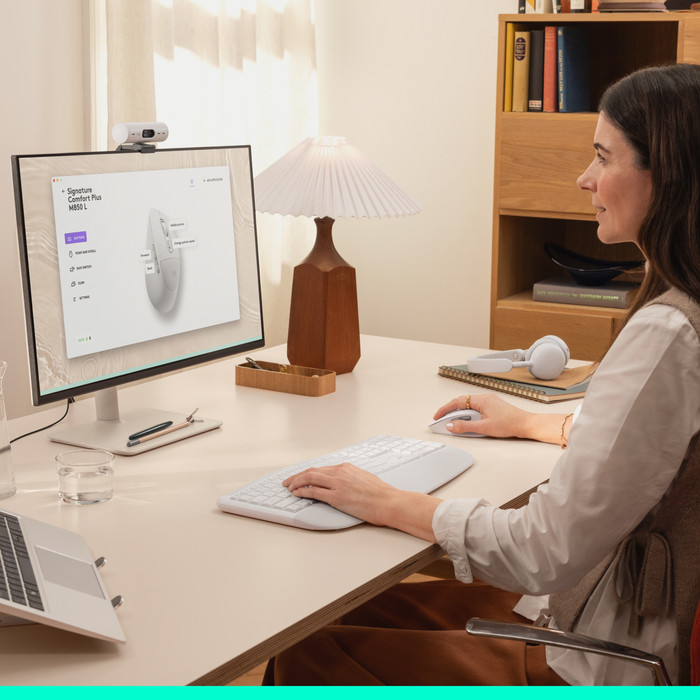 Logitech Signature Comfort Plus M850 L Draadloze Muis Off-White product in gebruik
